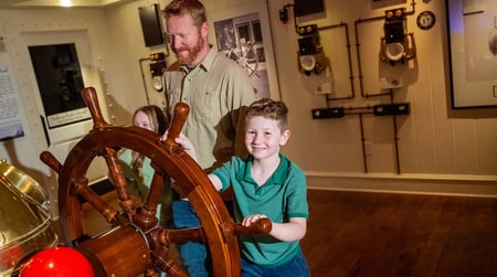 titanic-captains-wheel-young-boy-and-father