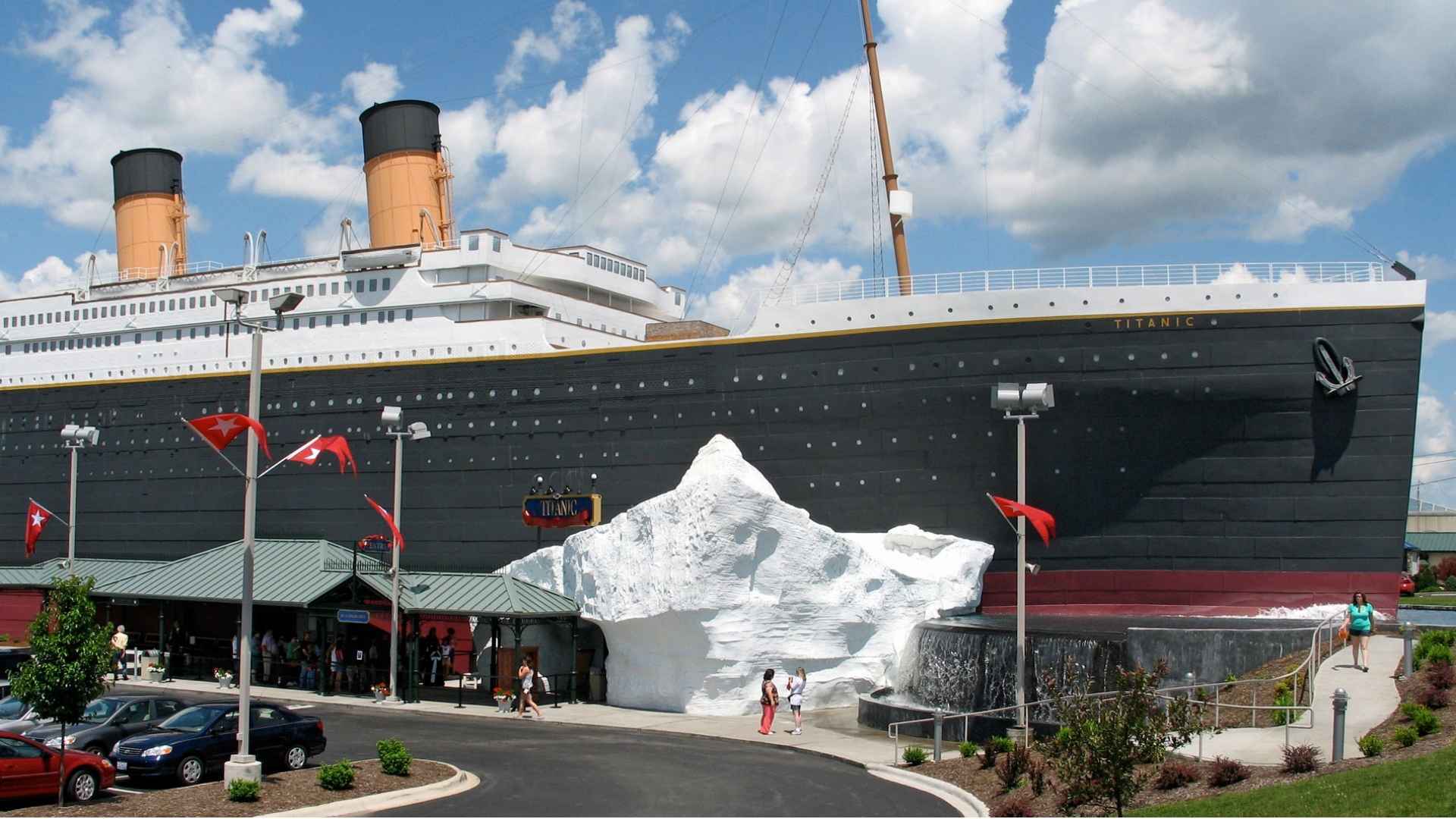 An exterior image of the Titanic Museum Attraction in Branson, MO.